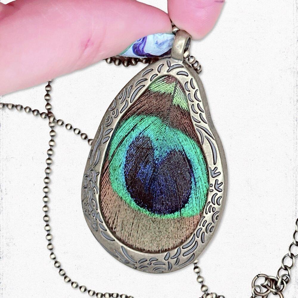 7166. Claire’s Peacock Feather Necklace